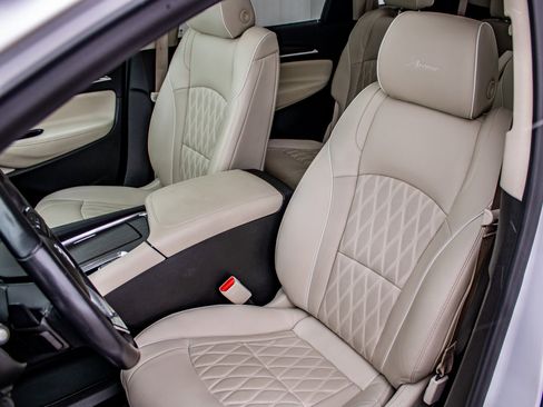 Used 2023 Buick Enclave Avenir w/ Avenir Technology Package image 18