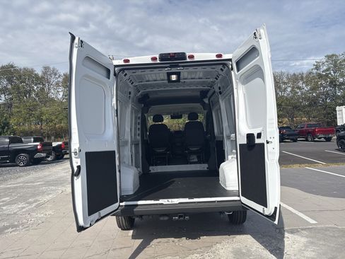 New 2025 RAM ProMaster 2500 w/ Convenience Group image 12
