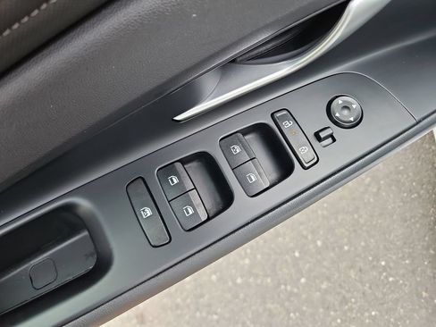 Used 2025 Hyundai Elantra Limited FWD image 29