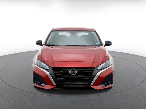 Used 2025 Nissan Altima 2.5 SV FWD image 2
