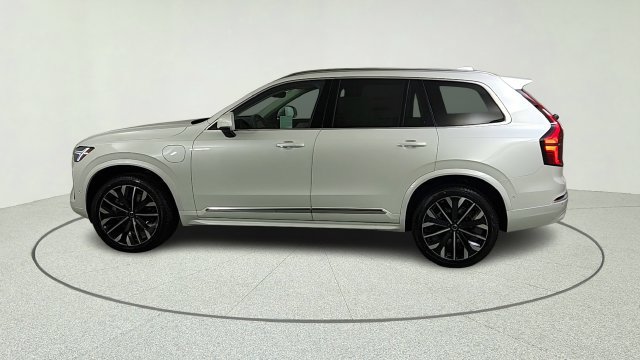 New 2026 Volvo XC90 T8 Plus w/ Protection Package AWD/4WD image 4