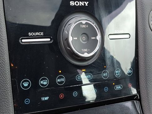 Used 2018 Ford Taurus Limited image 17