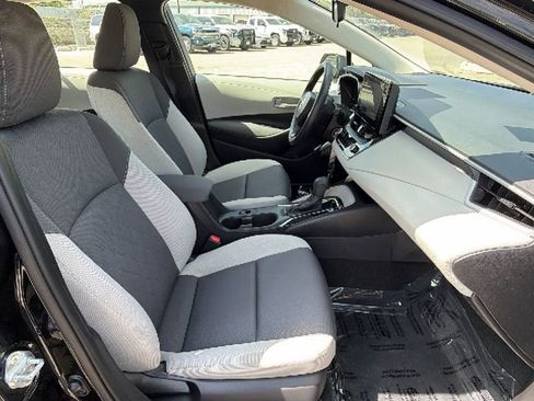 Certified 2025 Toyota Corolla LE image 40