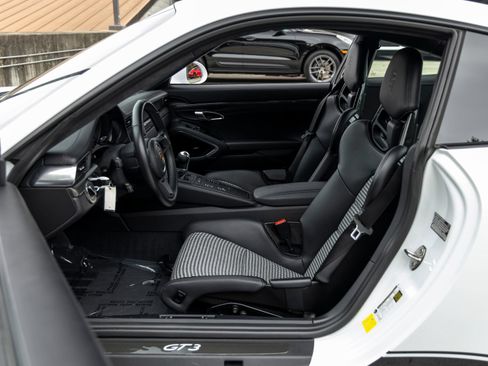 Certified 2018 Porsche 911 GT3 RWD image 27