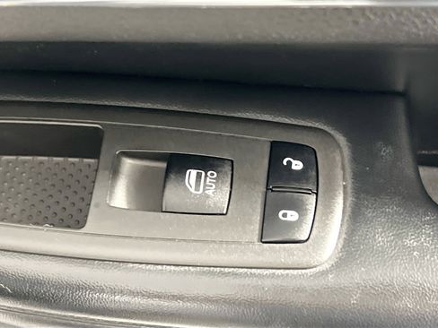 Used 2021 Jeep Grand Cherokee Limited w/ Luxury Group II image 32