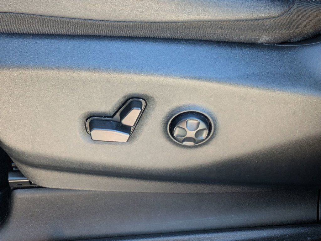 Used 2025 Chrysler Pacifica Select FWD image 15