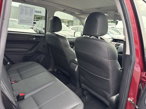 Used 2018 Subaru Forester 2.5i Touring w/ Popular Package #3B AWD/4WD image 19