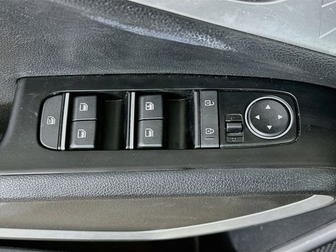 Used 2025 Kia Soul LX w/ LX Technology Package FWD image 15