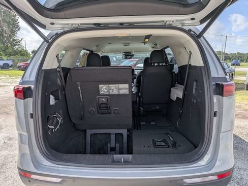 Used 2024 Kia Carnival EX FWD image 12