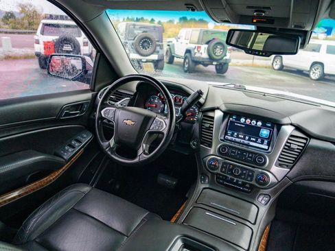 Used 2020 Chevrolet Suburban Premier AWD/4WD image 22