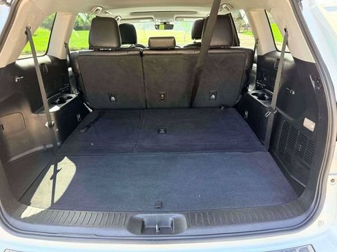 Used 2019 Toyota Highlander XLE AWD/4WD image 12