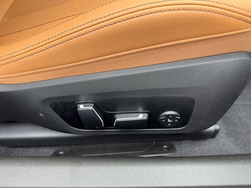 Used 2025 BMW 230i Coupe w/ Premium Package RWD image 39