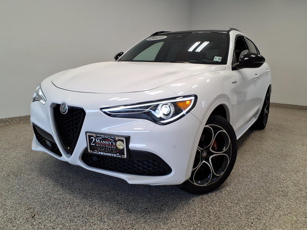 Used 2023 Alfa Romeo Stelvio Veloce AWD/4WD image 1