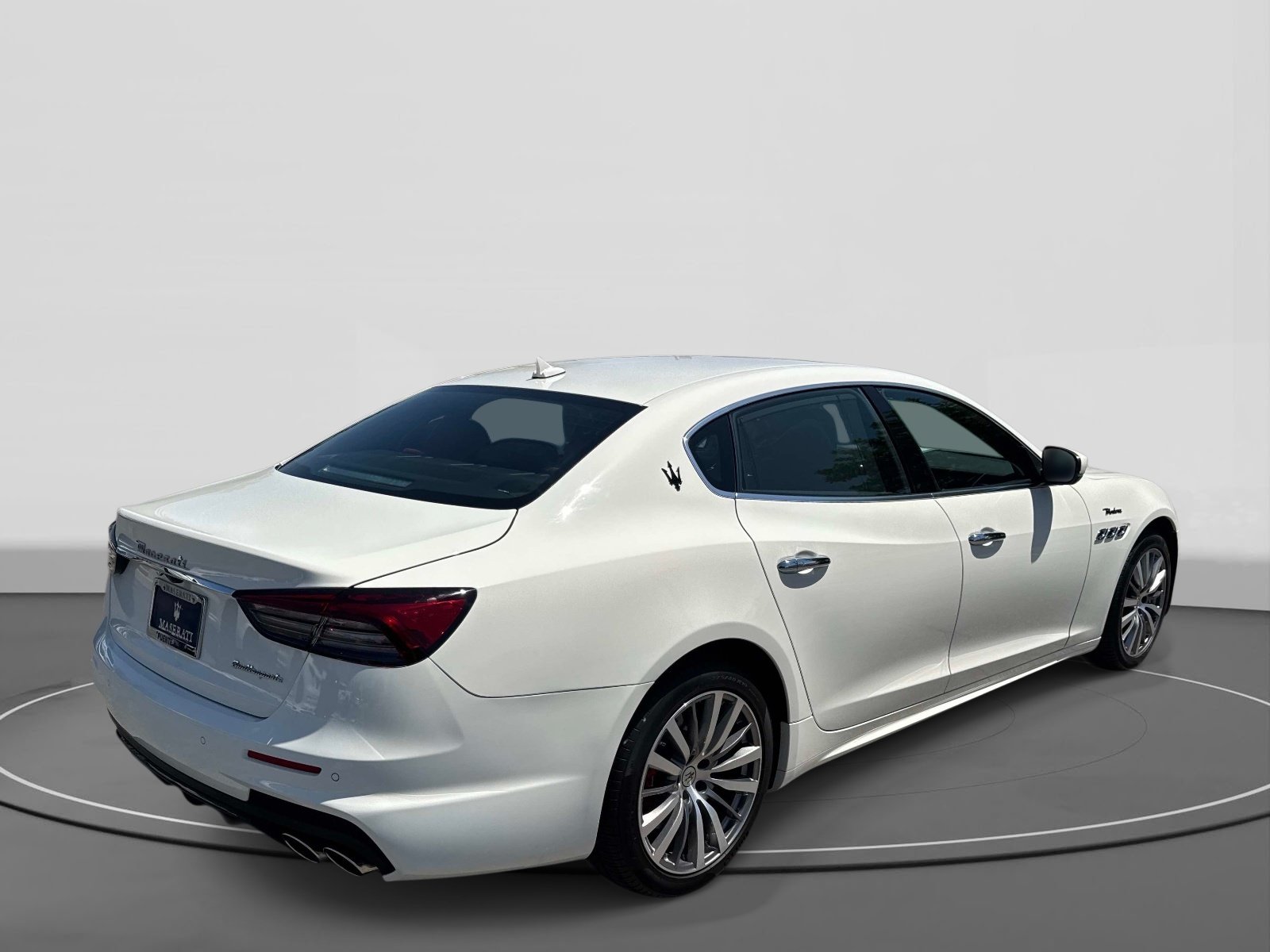 Used 2022 Maserati Quattroporte Modena RWD image 4