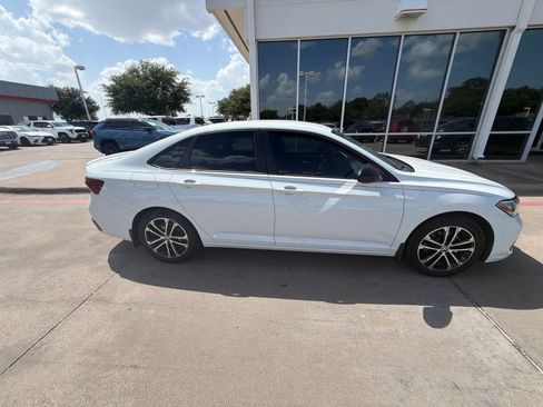 Used 2024 Volkswagen Jetta Sport FWD image 4