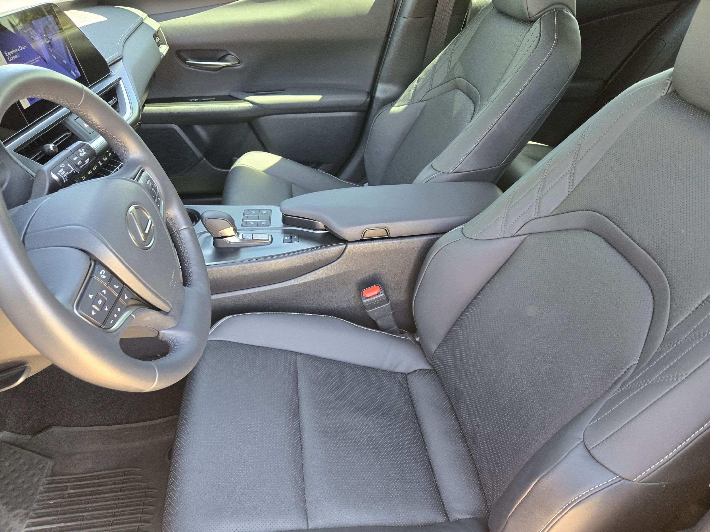 Used 2025 Lexus UX 300h FWD image 9