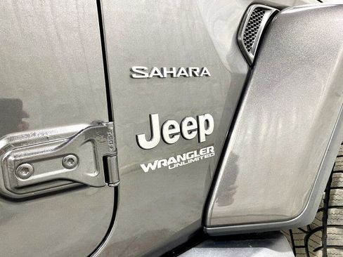 Used 2018 Jeep Wrangler Unlimited Sahara image 41
