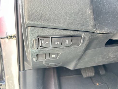 Used 2024 Toyota Corolla Cross AWD Hybrid w/ Moonroof Package image 13