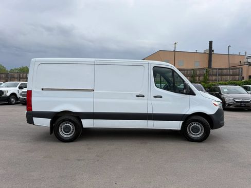 Used 2022 Mercedes-Benz Sprinter 1500 image 5