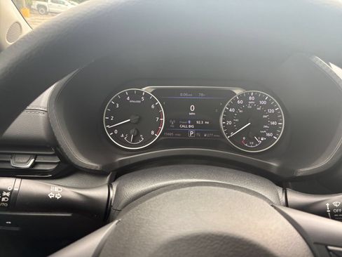 Used 2025 Nissan Sentra SV FWD image 34