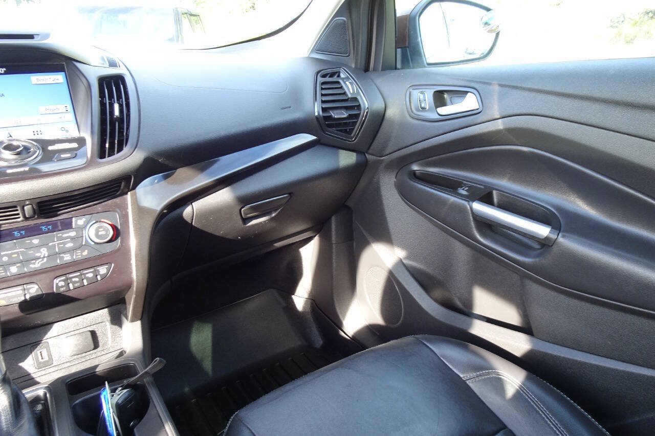 Used 2017 Ford Escape Titanium w/ Equipment Group 301A AWD/4WD image 22