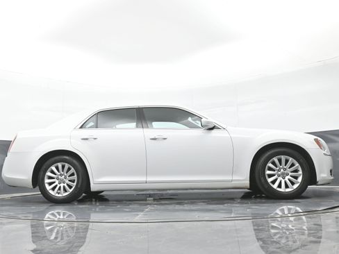 Used 2013 Chrysler 300 RWD image 41