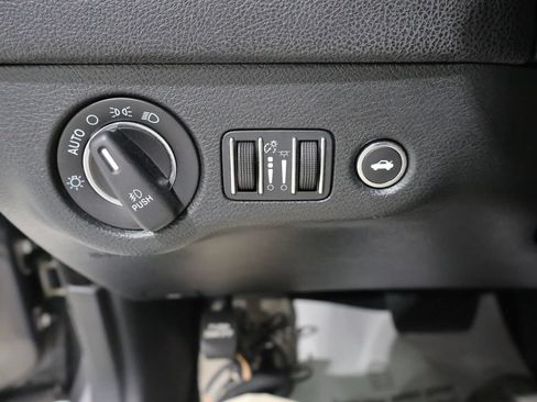 Used 2016 Chrysler 300 C AWD/4WD image 34