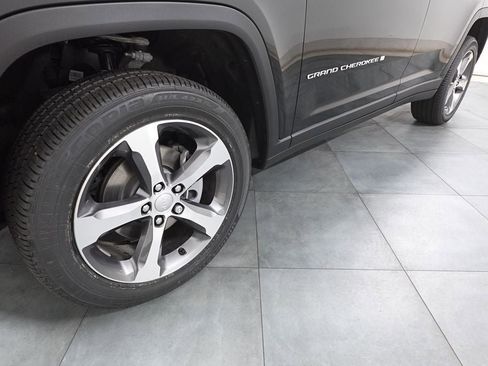 New 2026 Jeep Grand Cherokee Limited image 32