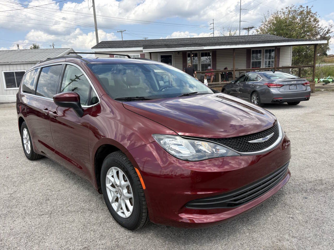 Used 2020 Chrysler Voyager Lxi FWD image 4