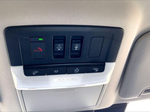 Used 2024 Nissan Pathfinder SL w/ SL Premium Package FWD image 34