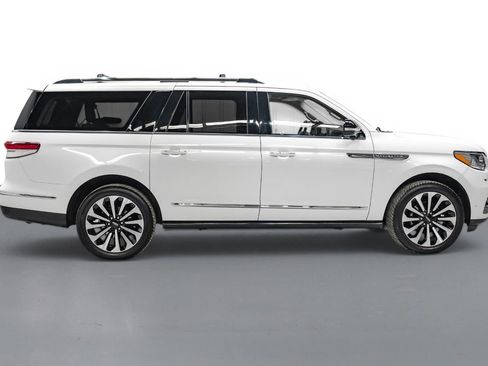 Used 2022 Lincoln Navigator L Reserve AWD/4WD image 5