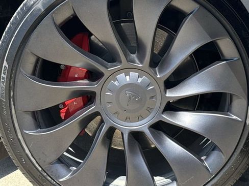 Used 2025 Tesla Model Y Performance image 10