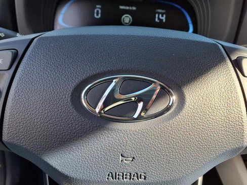 New 2025 Hyundai Venue Limited image 16