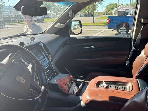 Used 2019 Cadillac Escalade ESV Luxury image 6