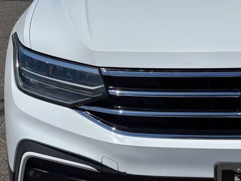 Used 2024 Volkswagen Tiguan SE AWD/4WD image 46