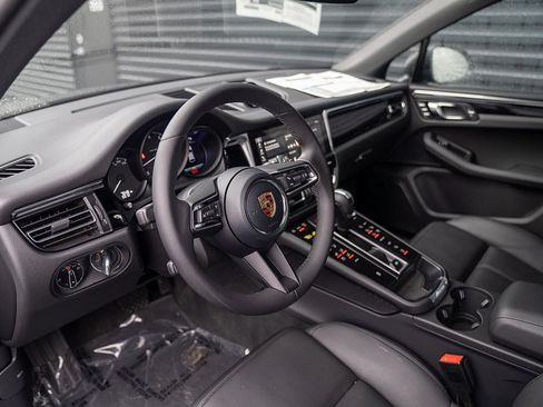 Certified 2026 Porsche Macan AWD/4WD image 4