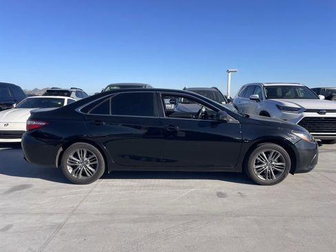 Used 2017 Toyota Camry SE image 3