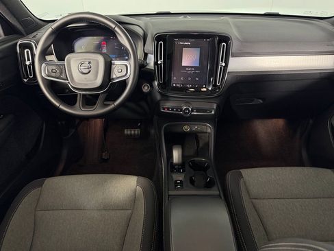 Used 2025 Volvo XC40 B5 Core image 12