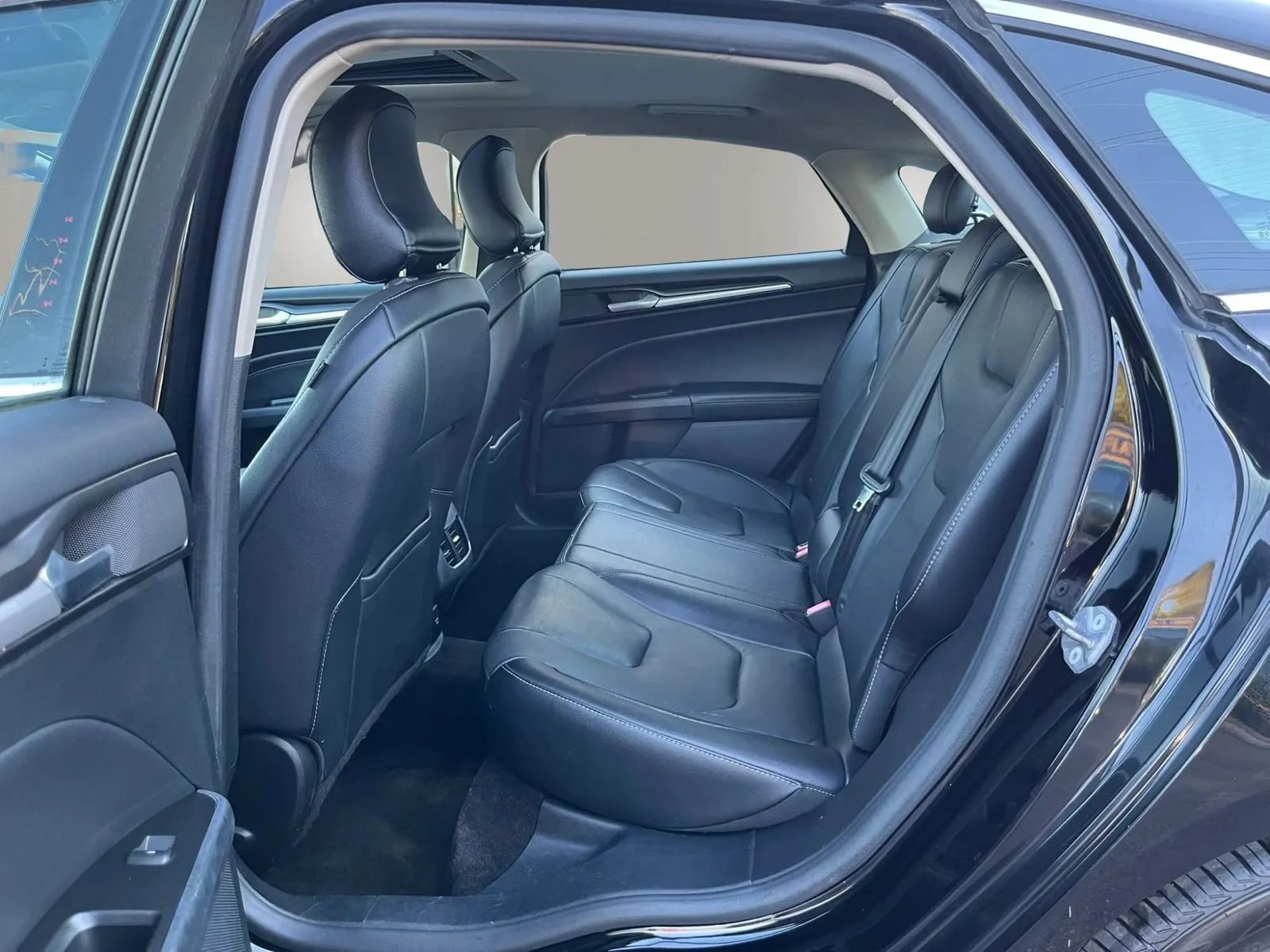 Used 2018 Ford Fusion Titanium FWD image 22