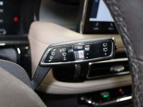 Used 2022 Lincoln Nautilus AWD w/ Premium Package image 26