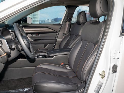 Used 2024 MAZDA CX-50 2.5 Turbo w/ Premium Plus Pkg image 9