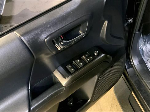 Used 2020 Toyota Tacoma TRD Sport image 35