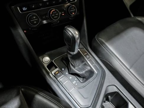 Used 2018 Volkswagen Tiguan SE w/ Panoramic Sunroof Package FWD image 24