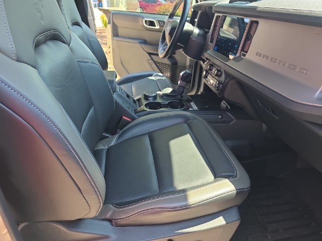 Used 2025 Ford Bronco Outer Banks AWD/4WD image 11