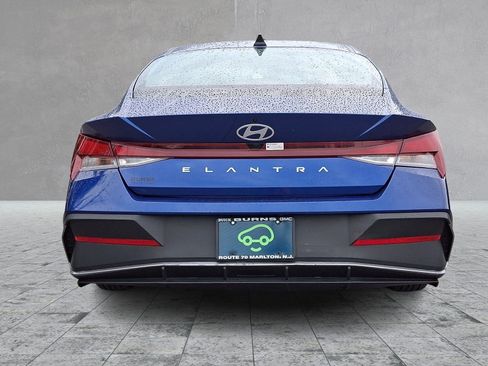 Used 2024 Hyundai Elantra SEL FWD image 6