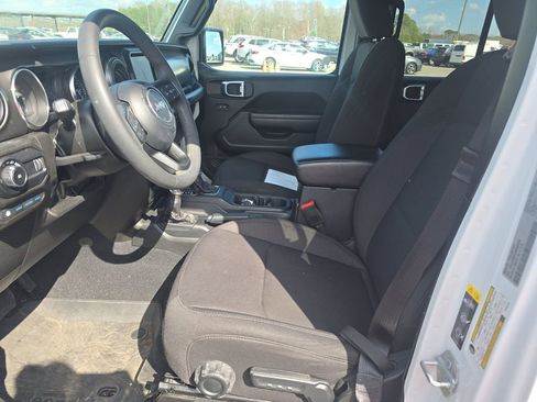 Used 2023 Jeep Wrangler Unlimited w/ Sun & Screen Package image 5