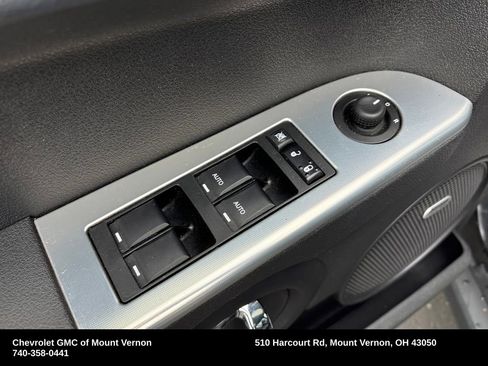 Used 2010 Jeep Commander Sport w/ Sun/Sound Group RWD image 14
