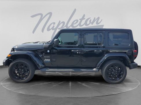 Used 2023 Jeep Wrangler Unlimited Sahara w/ Cold Weather Group AWD/4WD image 4