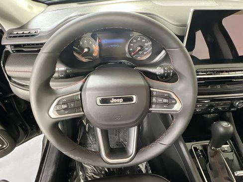 Used 2022 Jeep Compass Trailhawk w/ Sun and Sound Group AWD/4WD image 11