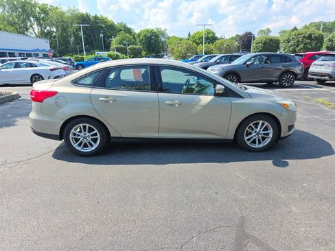 Used 2015 Ford Focus SE FWD image 9